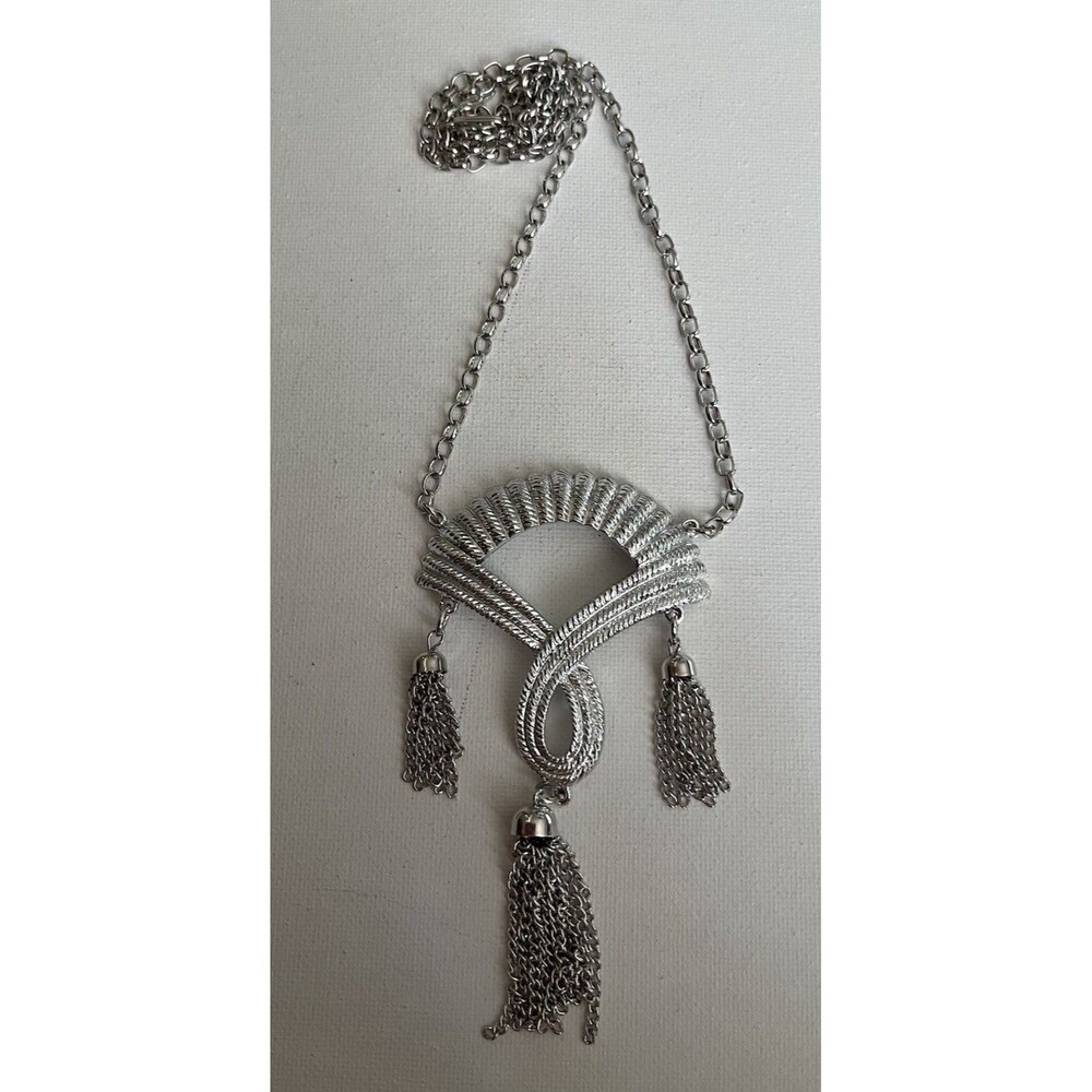 Sarah Coventry Silver Tone Fan Triple Tassel Pendant Link Necklace 24" Vintage